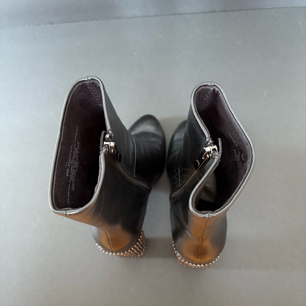 Halston Moyen Elegant Black Leather Ankle Boots Studded Heel Formal Career 6 - Picture 5 of 9